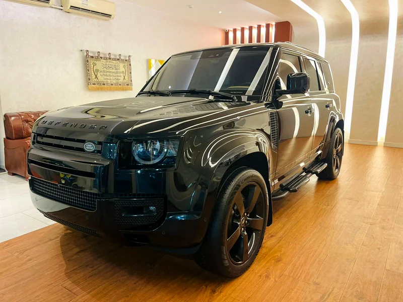 Defender model 2022 HSE v6 gulf space full option one onwer full service history63700286528514113