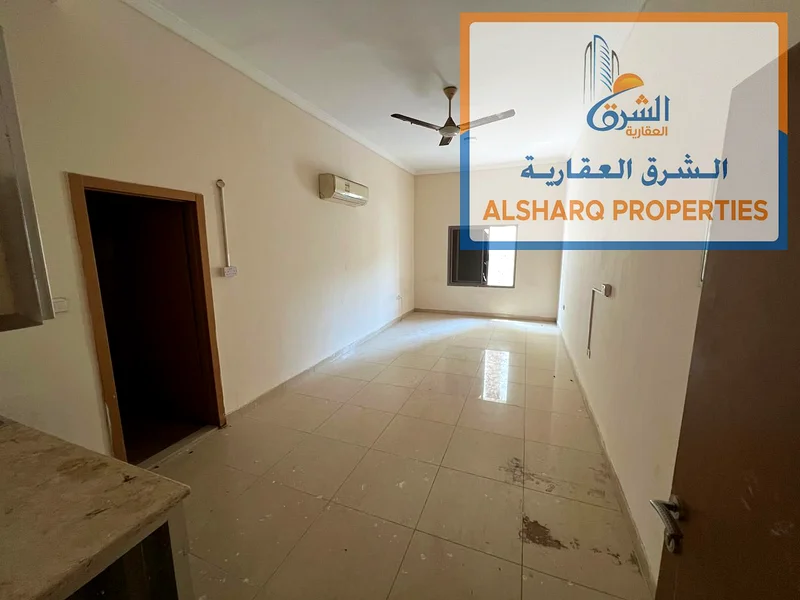 ستوديو للإيجار السنوي - الطابق الأرضي | الروضة، شارع الشيخ عمار - عجمان63719243158146113