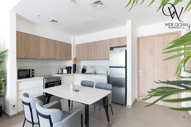 Fully furnished | Middle floor| Boulevard view64043459880963114