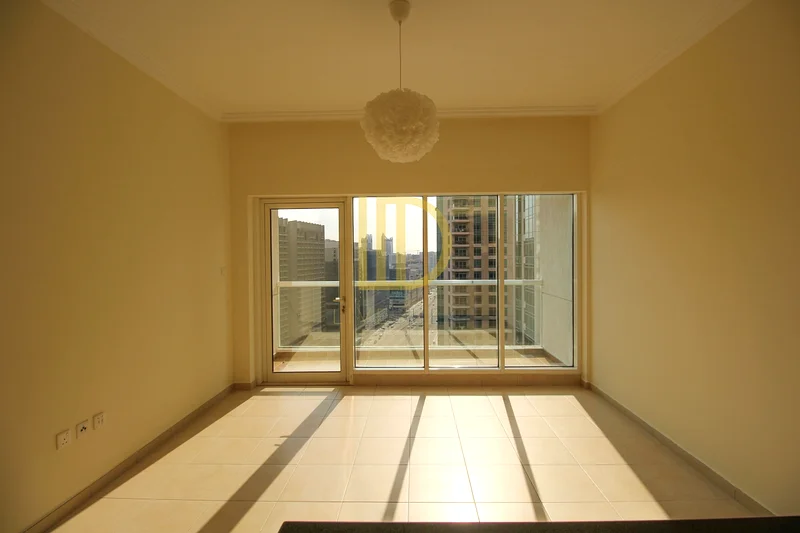 شاغرة | مطبخ مجهز | بالقرب من دبي مول63769139069570113