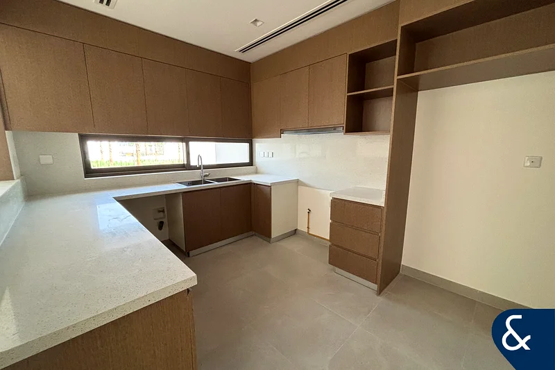 داخليات مشرقة | 4 غرف نوم | معيشة مفتوحة التصميم63762512430851112