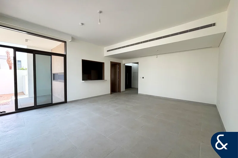 داخليات مشرقة | 4 غرف نوم | معيشة مفتوحة التصميم63762512430851111