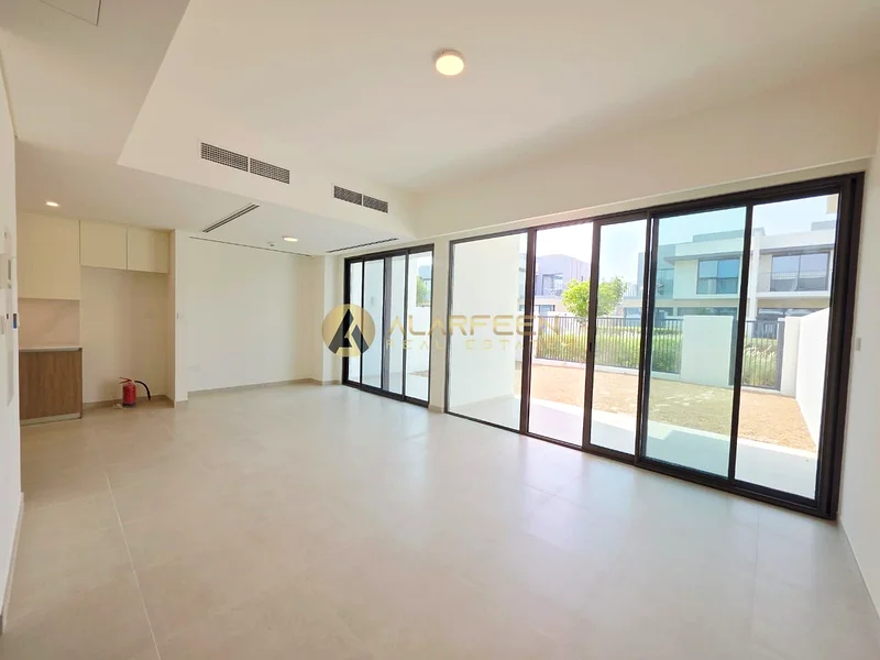 Community View | Prime Location | Spacious Villa63732298310401110