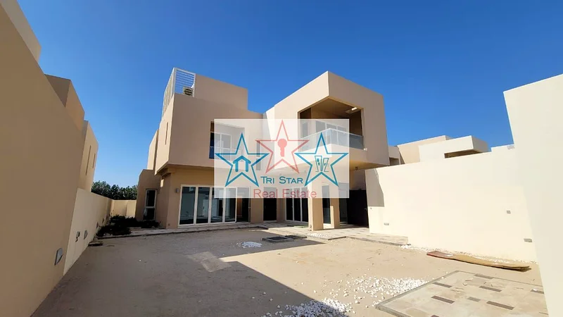 فيلا واسعة من 4 غرف نوم مع خادمة وحديقة كبيرة63724415513986110