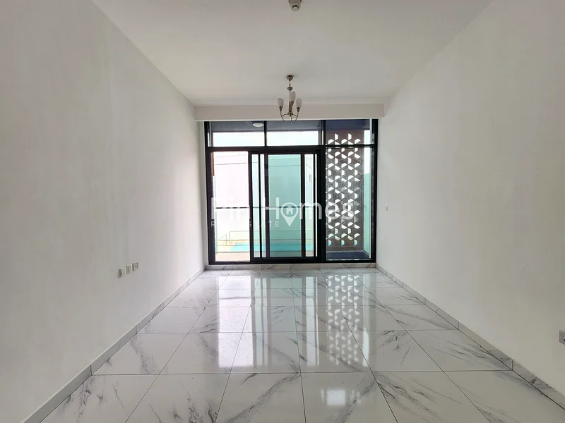 Modern Layout | Pool View | Chiller Free63778351136386111