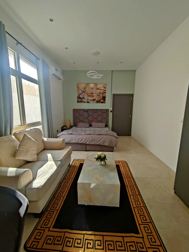 غرفة رئيسية كبيرة مجددة حديثًا بالقرب من شاطئ كايت مقابل مول ساندسيت63796471689091110