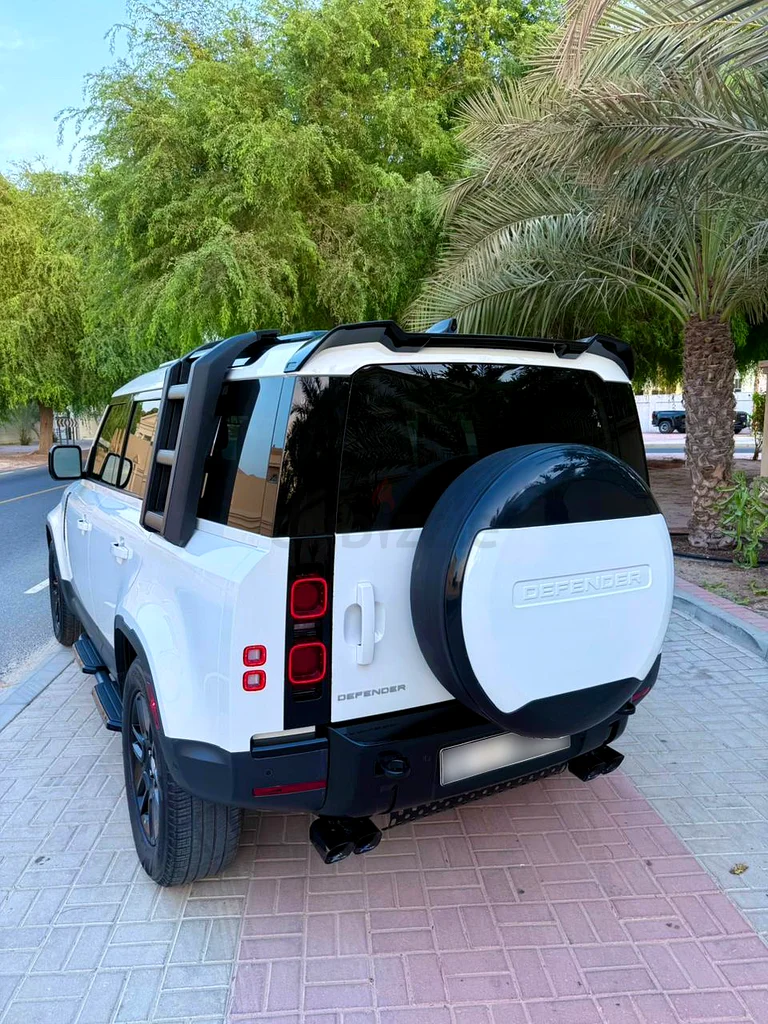 2024 Land Rover Defender 110 S (US Spec, 4-door)63700286864387114
