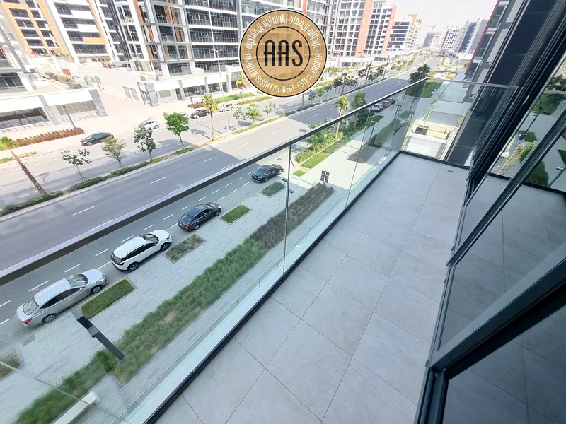 شقة فاخرة مكونة من غرفتي نوم للبيع بسعر 1.7 مليون فقط، تطل على الشارع الرئيسي63976948144386111