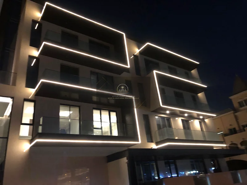 شقة بمساحة 2 غرفة نوم وبلكونة ومواقف سيارات بأسعار معقولة | موقع ممتاز63780462546305111