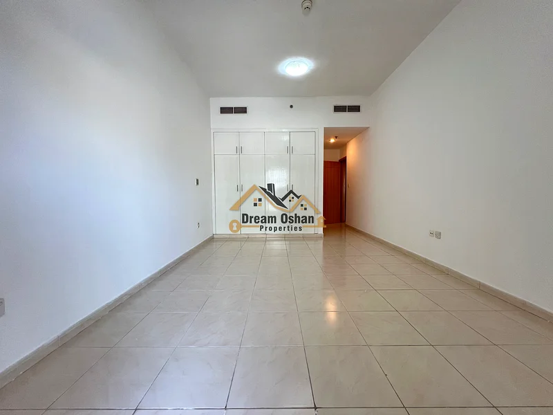 شقة واسعة من غرفتي نوم - مقابل المستشفى الأمريكي - مساحة كبيرة63767160016643113