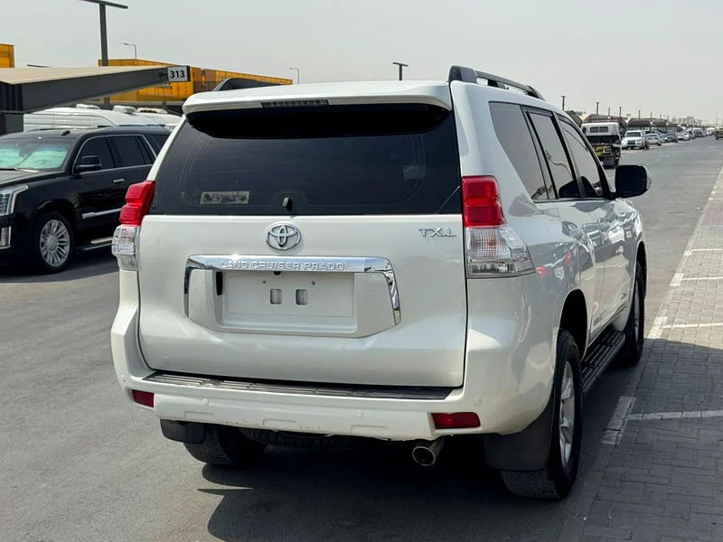 Toyota prado 2013 white color GCC calen car63700380841475111