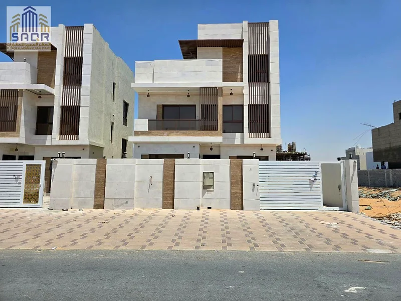 Registration included/ 5 rooms with roof/ High-end finishing/ Freehold63884633258755114