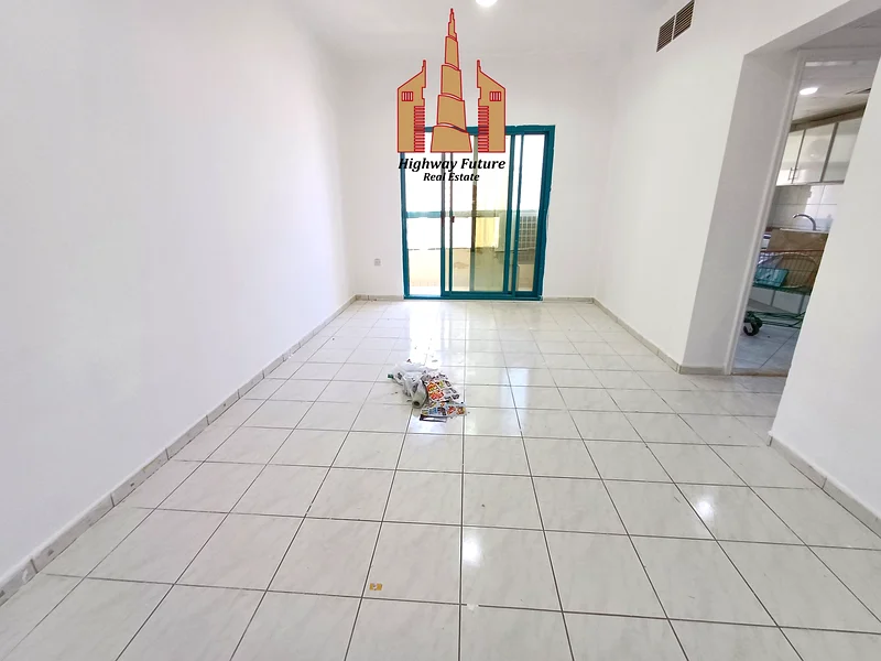 شقة من غرفة نوم واحدة مع شرفة ● مبنية بالكامل للعائلات ● بهو مغلق مع باب63811944778242110