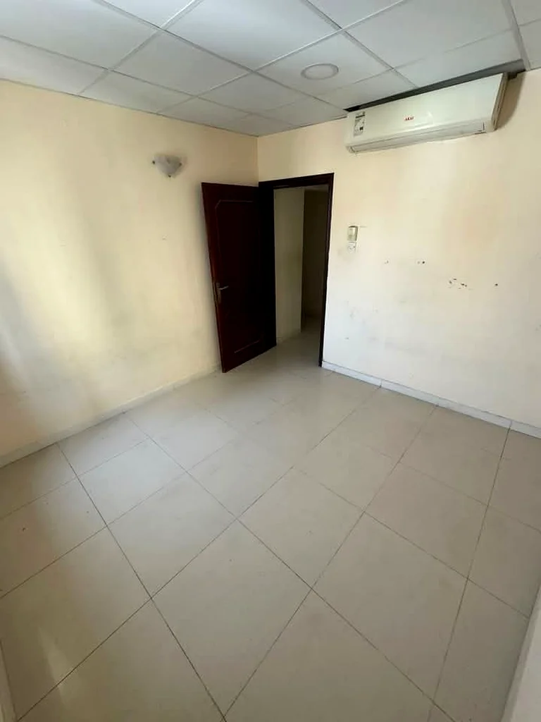 عرض خاص للإيجار الشهري - شقة بدون أثاث 📍 عجمان - بجانب دوار السفينة (موقع متميز)63708237443970113