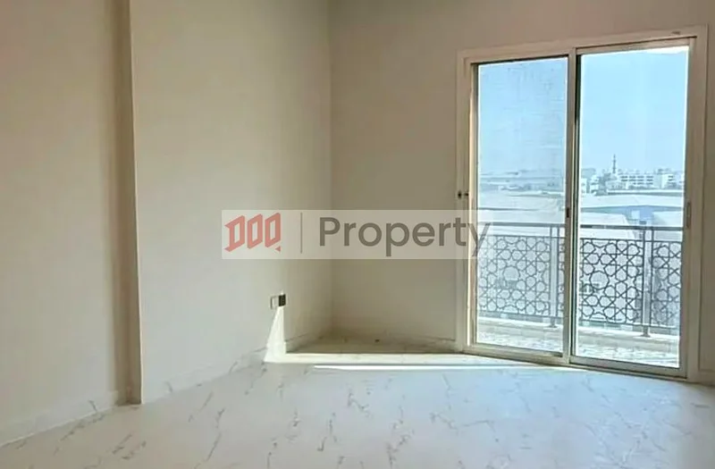 ستوديو مع شرفة | حالة ممتازة | مبنى عائلي63741808061955114