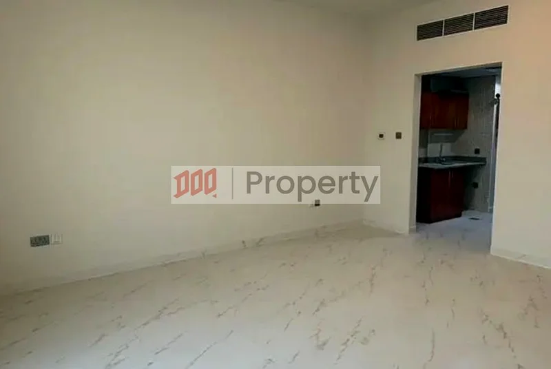 ستوديو مع شرفة | حالة ممتازة | مبنى عائلي63741808061955112