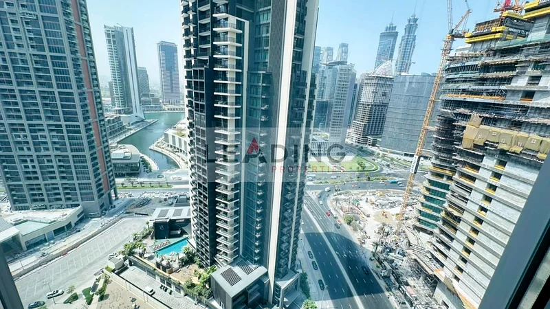 مكتب مؤثث جاهز للانتقال63816001556739114
