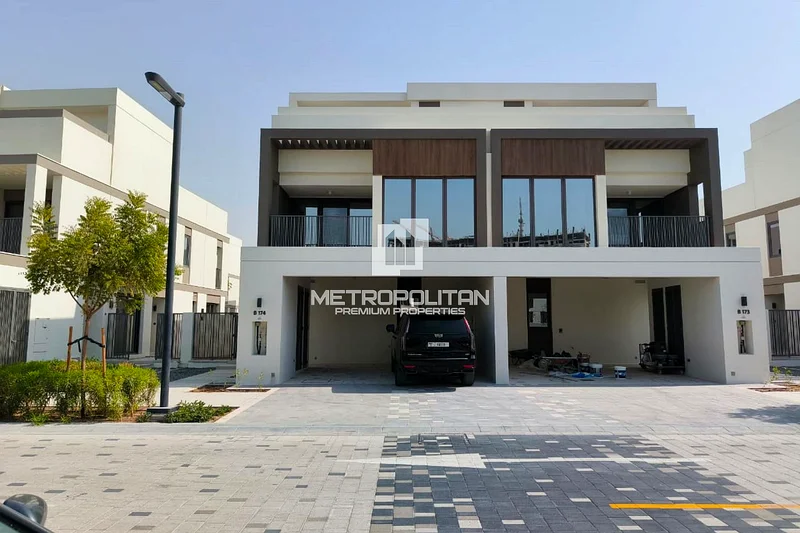 موقع متميز | 4 غرف نوم | جديد بالكامل63807054635393110
