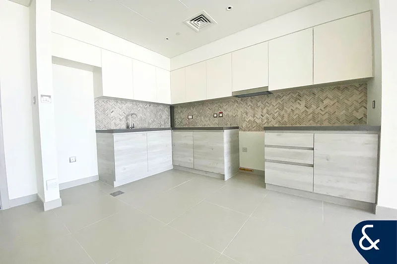 1 Bedroom | Large Layout | Prime Location64025806578307111