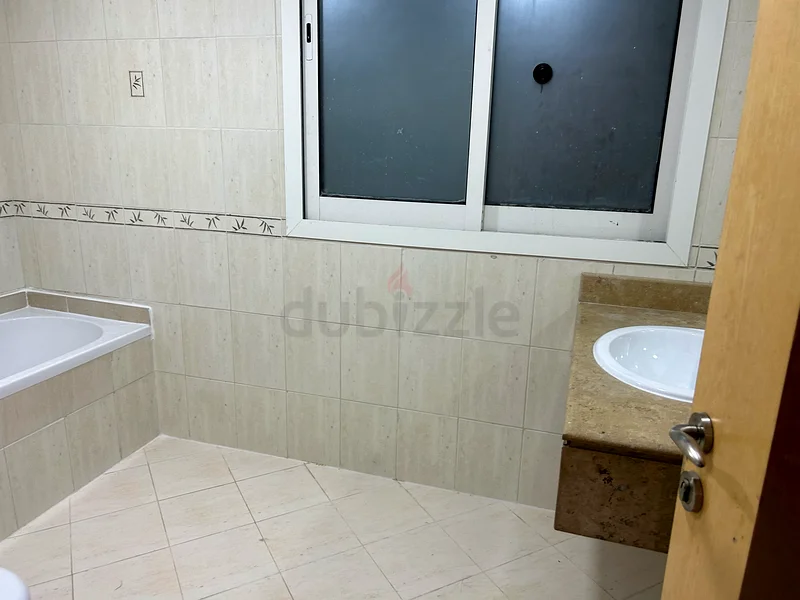 (Metro stadium) ROOM private WASHROOM, TV, refrigerator, SINGLE or COUPLE, FAMILY BUILDING GYM, POOL,64048914765059113