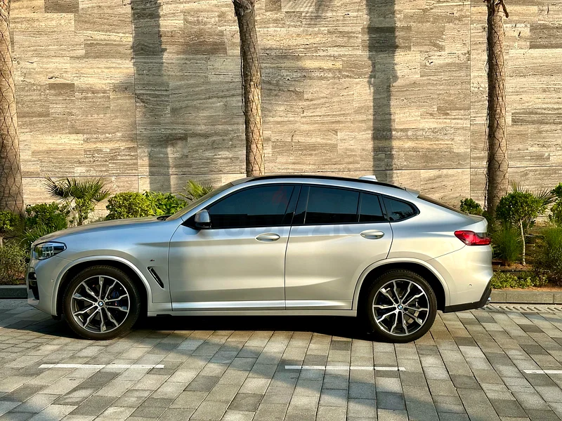 BMW X4 Xdrive 30i / FULL OPTION / GCC63699047039235114
