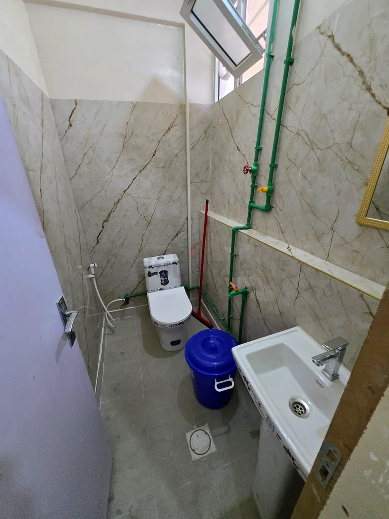 غرفة للإيجار على أساس يومي63817592221315114