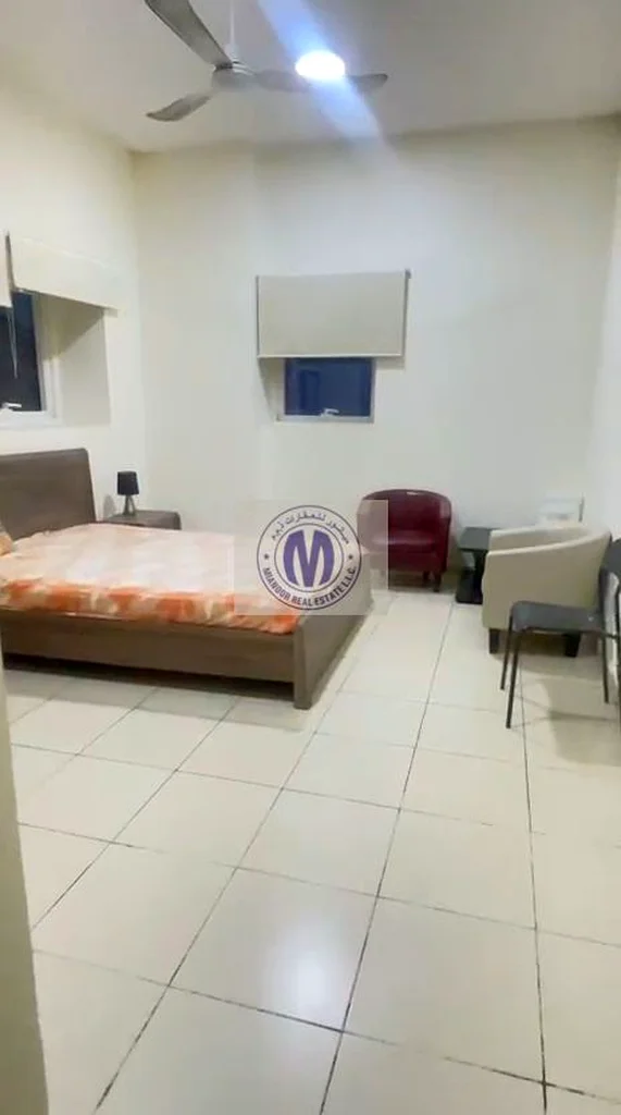 شقة مفروشة مكونة من غرفتين نوم متاحة للإيجار في برج عجمان وان مع موقف سيارات.63708147460353111