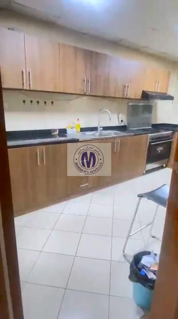 شقة مفروشة مكونة من غرفتين نوم متاحة للإيجار في برج عجمان وان مع موقف سيارات.63708147460353113