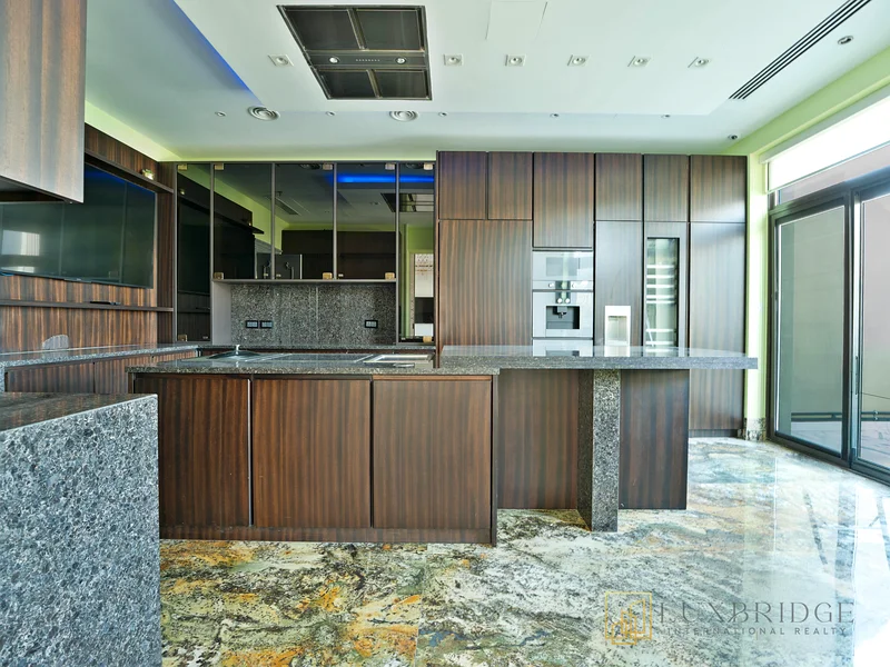 Spacious | Exclusive | Vacant | Upgraded64007911466497113