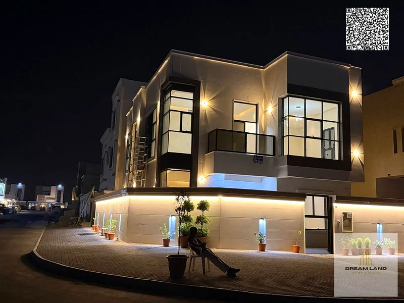 For sale, a villa in Al Helio, Ajman, 5 master bedrooms, a living room and a hall, at an attractive price. It is distinguished by its strategic locati63910536838017110