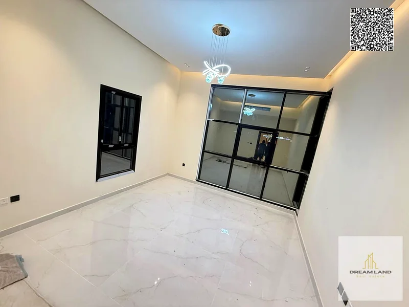For sale, a villa in Al Helio, Ajman, 5 master bedrooms, a living room and a hall, at an attractive price. It is distinguished by its strategic locati63910536838017114