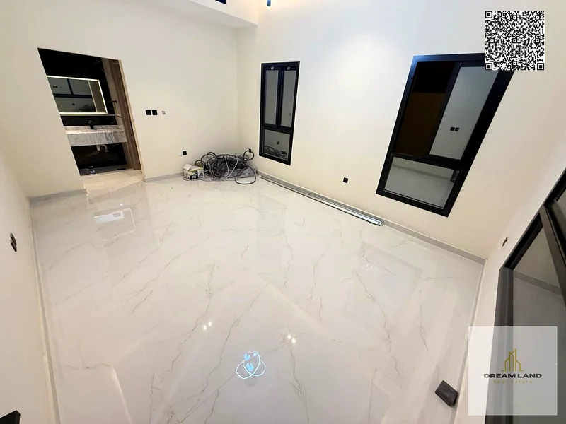 For sale, a villa in Al Helio, Ajman, 5 master bedrooms, a living room and a hall, at an attractive price. It is distinguished by its strategic locati63910536838017113