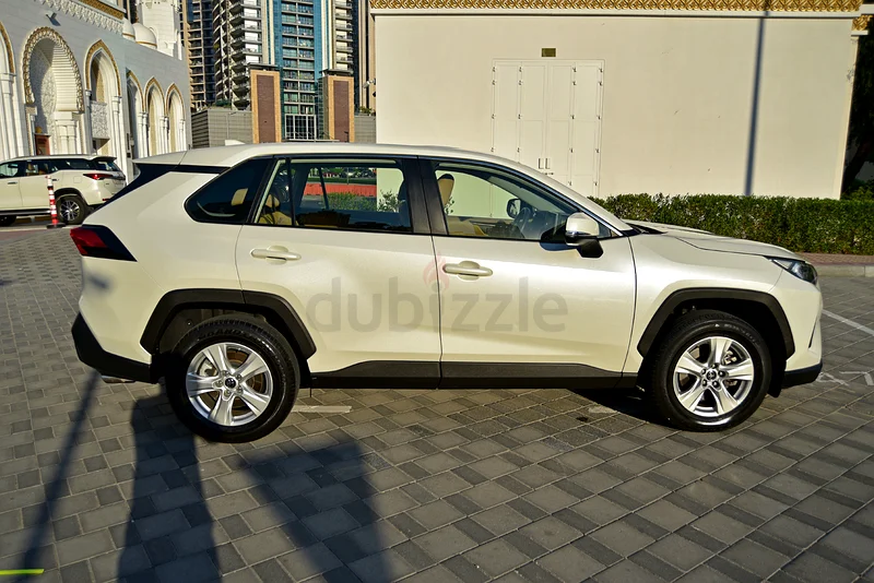 TOYOTA RAV4 2.5L // GCC // NO ACCIDENT // NO REPAINT // FULL SERVICE HISTORY63699051784194113