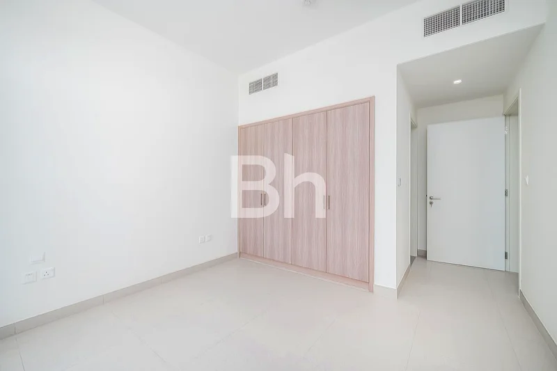 كاملة جديدة | إمكانية وصول إلى سطح المبنى | ضمن الضمان63751495242498114