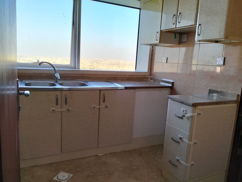 DUBAI METRO STATION STAIDUM VERY EASY ACCESS OUR BUILDING63707133777155110