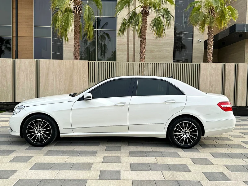 Mercedes Benz E30063699043853442112