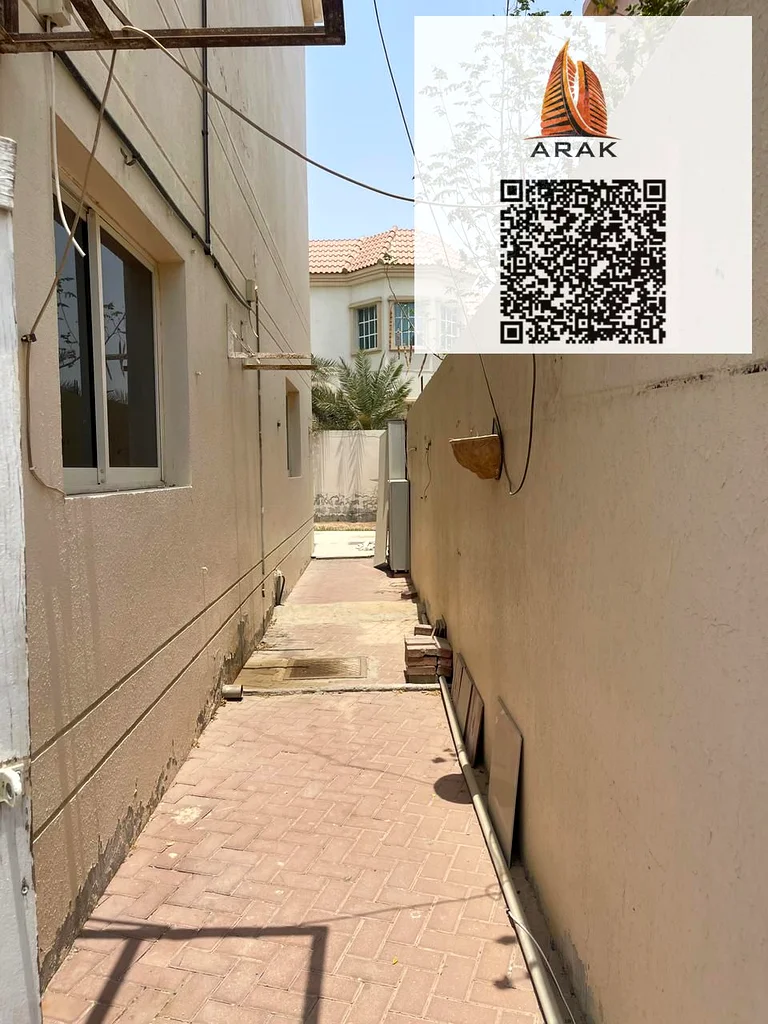 🏡 فيلا فاخرة للإيجار – الجرف | عجمان 📍 الموقع: الجرف – خلف الجامعة مباشرةً   📐 مساحة الأرض: 15,000 قدم مربع63715122681985114