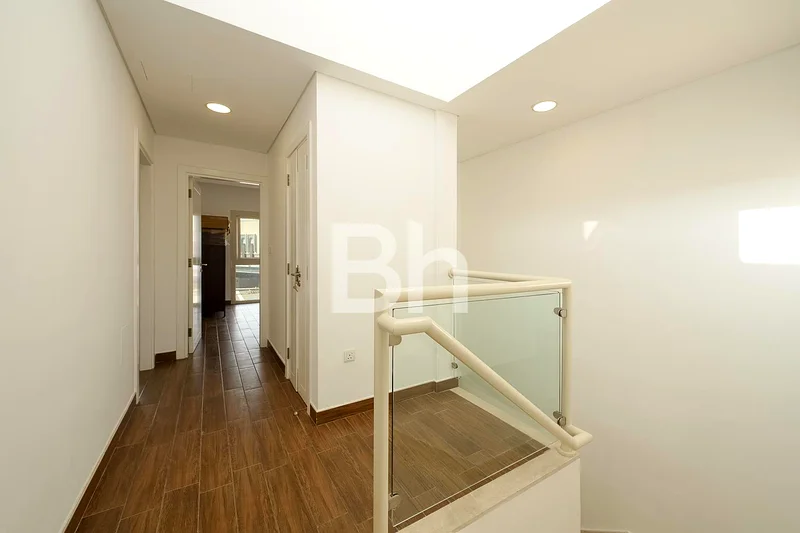 Prime Location | Close to Amenities | Vacant63727973602818114