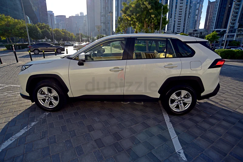 TOYOTA RAV4 2.5L // GCC // NO ACCIDENT // NO REPAINT // FULL SERVICE HISTORY63699051784194112