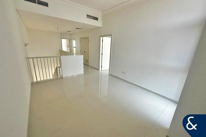 غير مفروشة | حديقة خاصة | 3 غرف نوم كبيرة63738872115713112