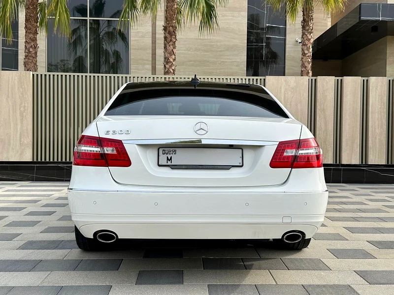 Mercedes Benz E30063699043853442113