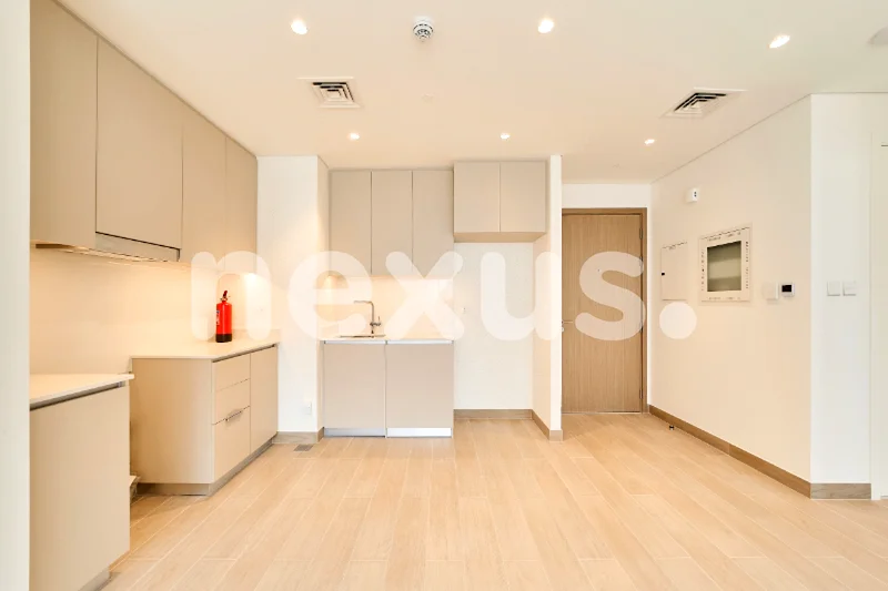 Mid Floor | Community View | NO AGENTS64025379484674114