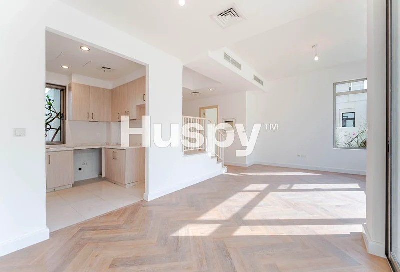 Large Plot | Upgraded | Vacant63919101577858112