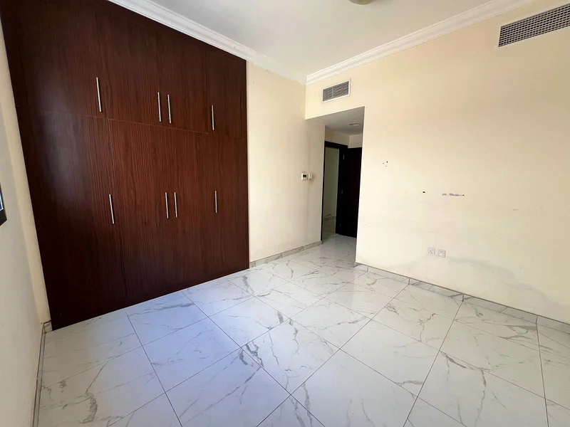 One bedroom, two bathrooms, built-in wardrobes | Free maintenance all year round | Ample dirt parking63812523565827114