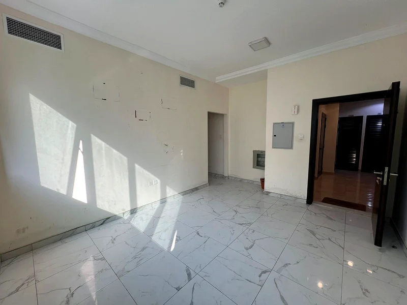 One bedroom, two bathrooms, built-in wardrobes | Free maintenance all year round | Ample dirt parking63812523565827111