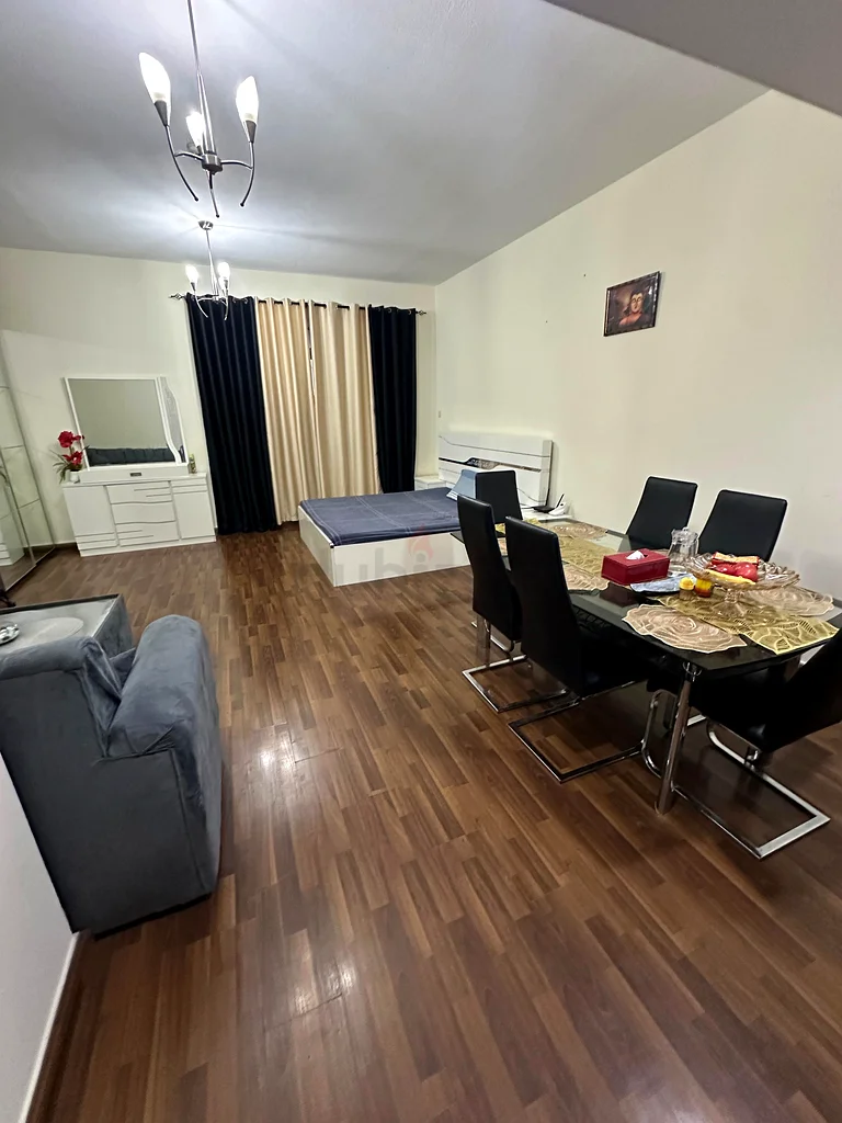 LUXURY MASTER BEDROOM FOR FAMILY NEAT  CLEAN JUST OPP. METRO63796367249921112