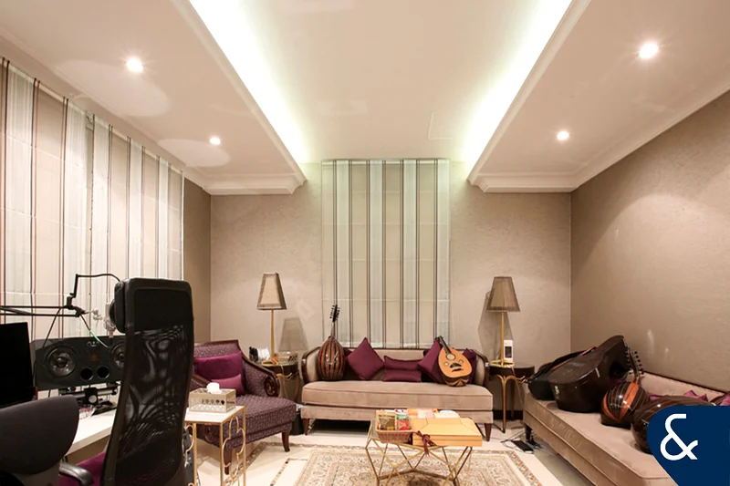 Extended Plot | Atrium Entry | Unfurnished63805356092418112
