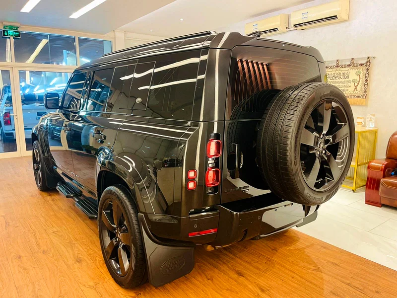 Defender model 2022 HSE v6 gulf space full option one onwer full service history63700286528514114