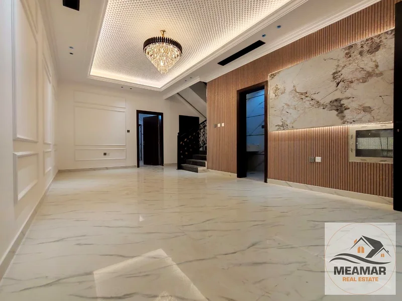 A villa directly from the owner, with personal finishing, on a main street, close to all services. Freehold for all nationalities and without a down p63913217822978112