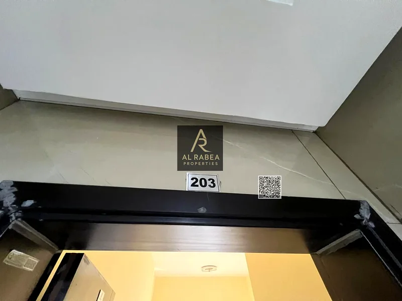برج، أول ساكن، تشطيب رائع، موقع ممتاز على مخرج دبي63711070353153114